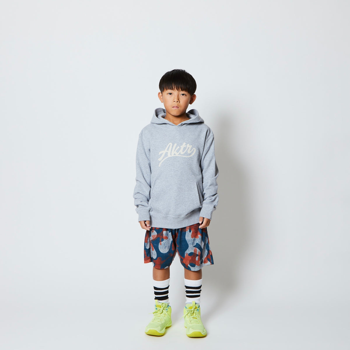 KIDS SCRIPT LOGO SWEAT HOODIE GY – AKTR OFFICIAL