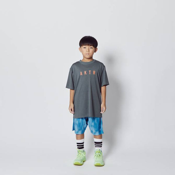 KIDS AKTR LOGO SPORTS TEE SG