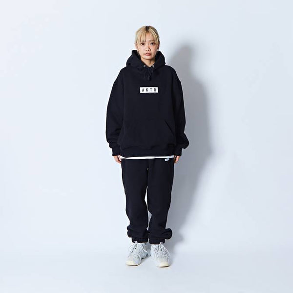 AKTR LOGO SWEAT PULLOVER HOODIE  BK