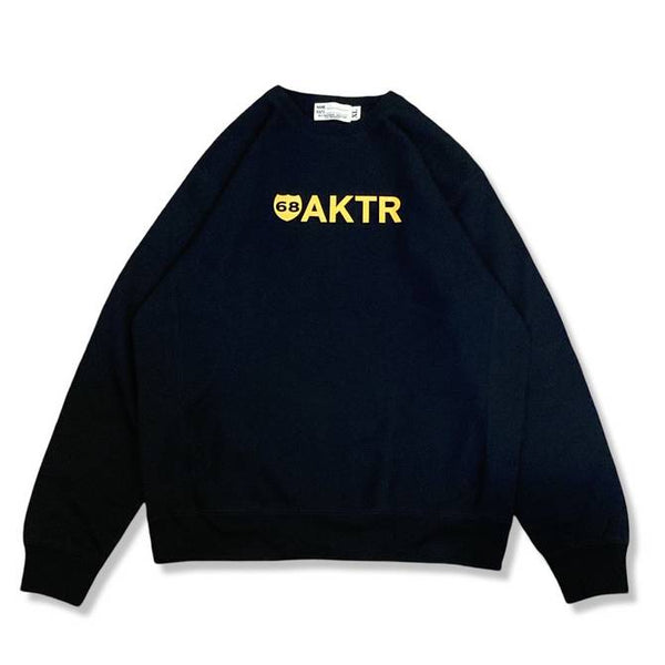 68xAKTR LOGO CREW SWEAT BK