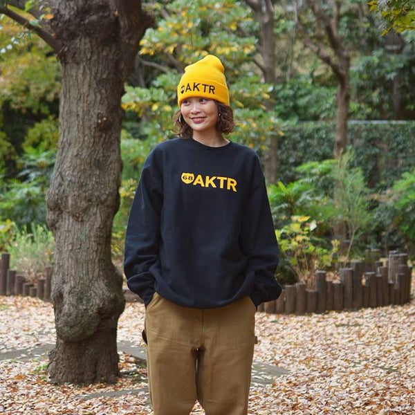 68xAKTR LOGO CREW SWEAT BK