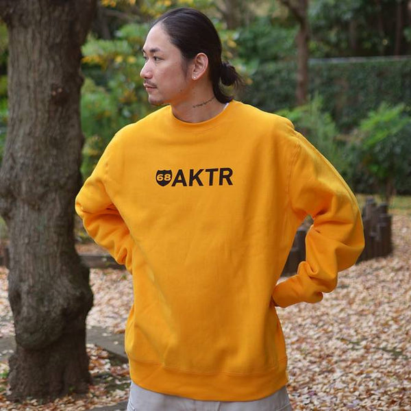 68xAKTR LOGO CREW SWEAT YL