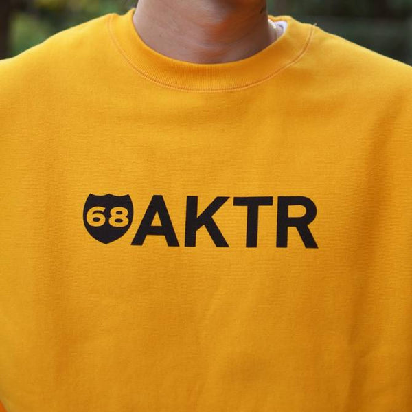 68xAKTR LOGO CREW SWEAT YL