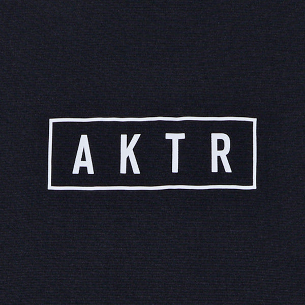 BASIC AKTR LOGO L/S SPORTS TEE BK