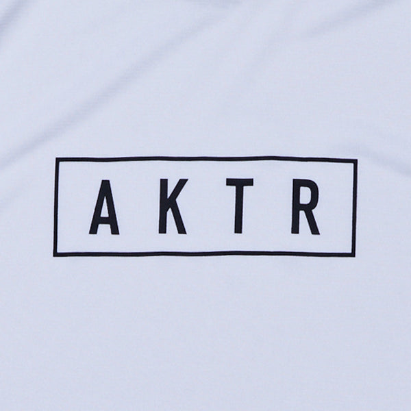 BASIC AKTR LOGO L/S SPORTS TEE WH